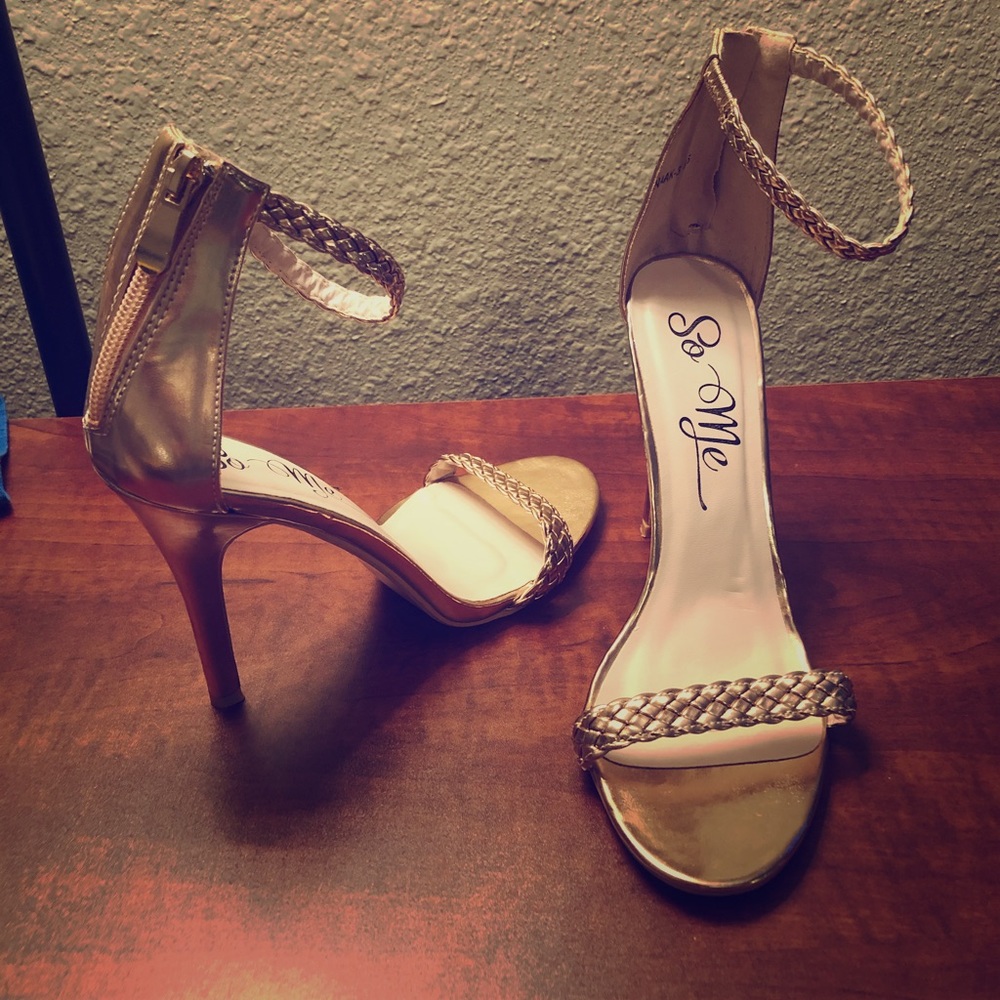SO ME Metallic Rose Gold Zippered Heels Size 8.5